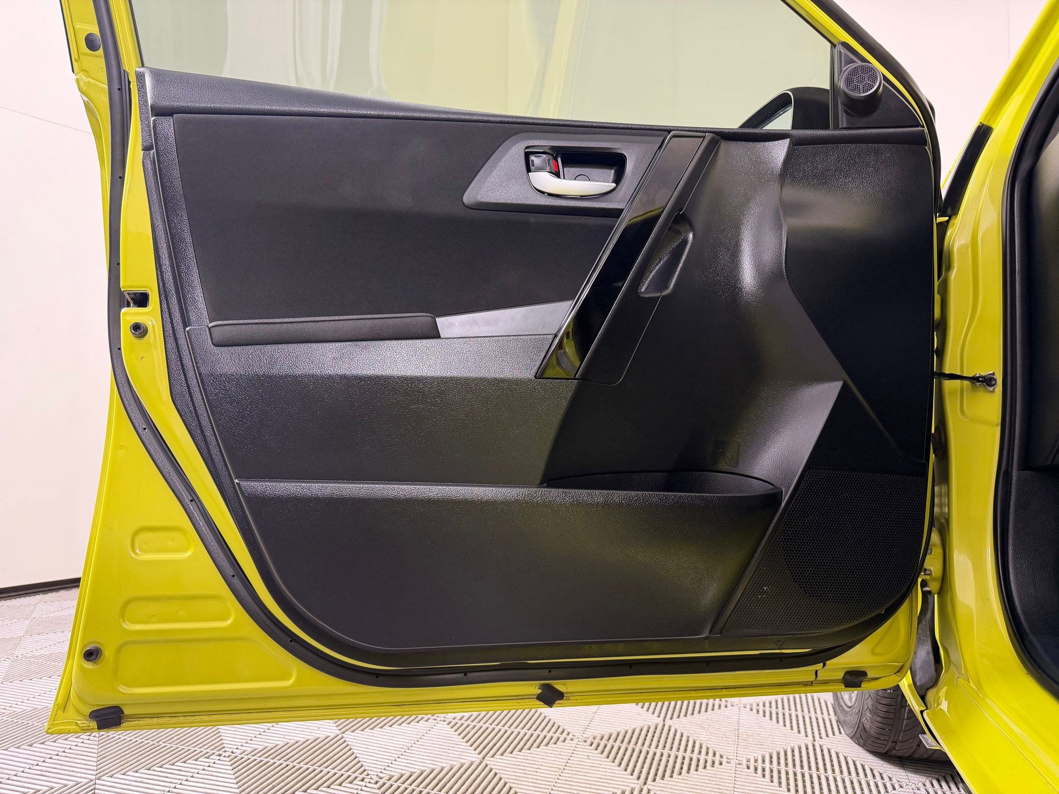 Used 2018 Toyota Corolla iM w/ Carpet Mat Package (TMS) FWD image 22