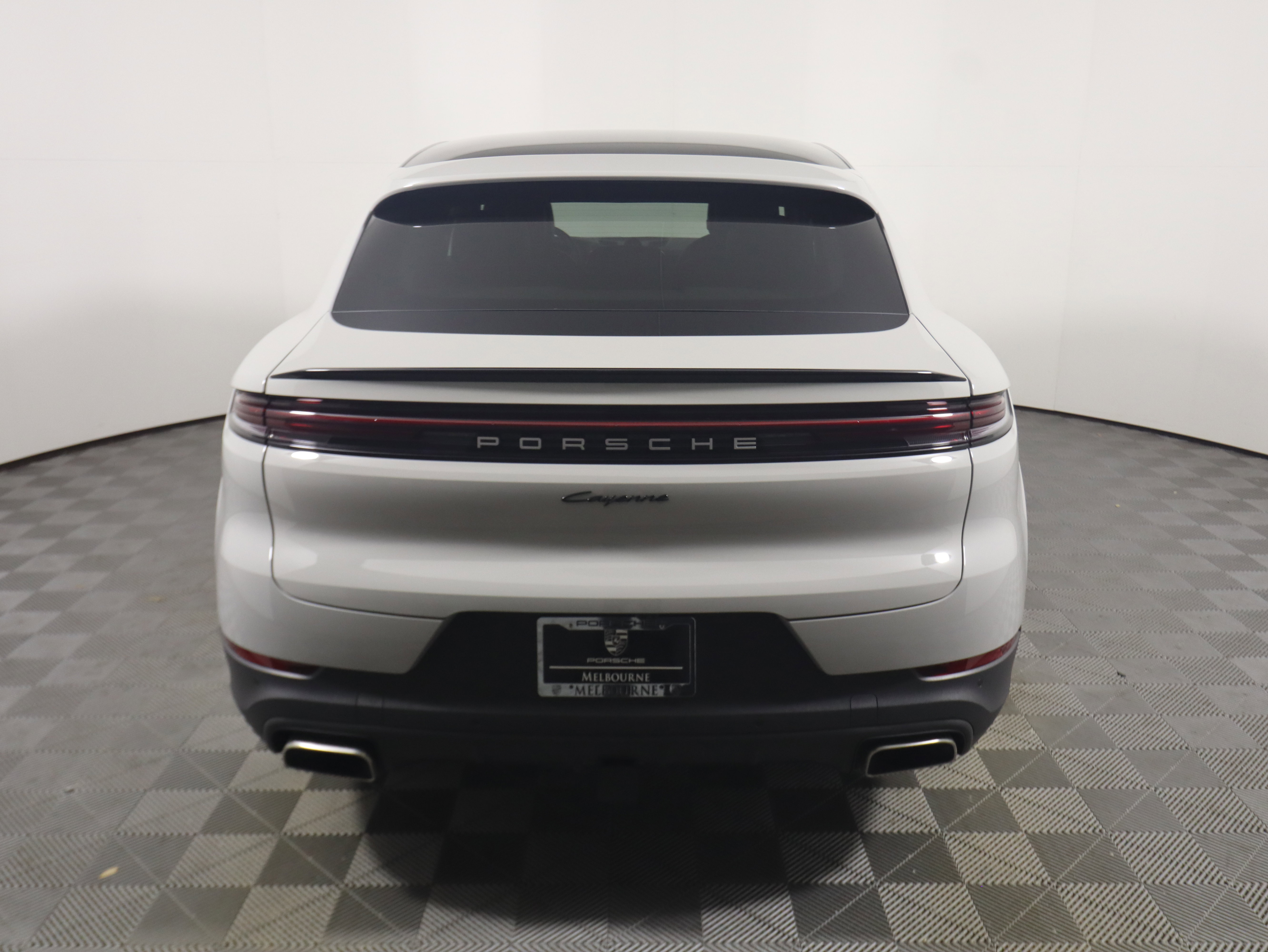 Used 2025 Porsche Cayenne Coupe image 6