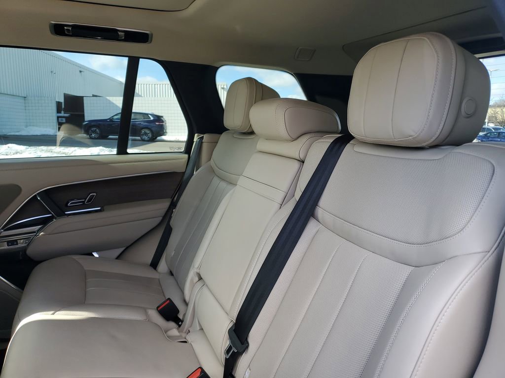 Used 2024 Land Rover Range Rover SE image 24