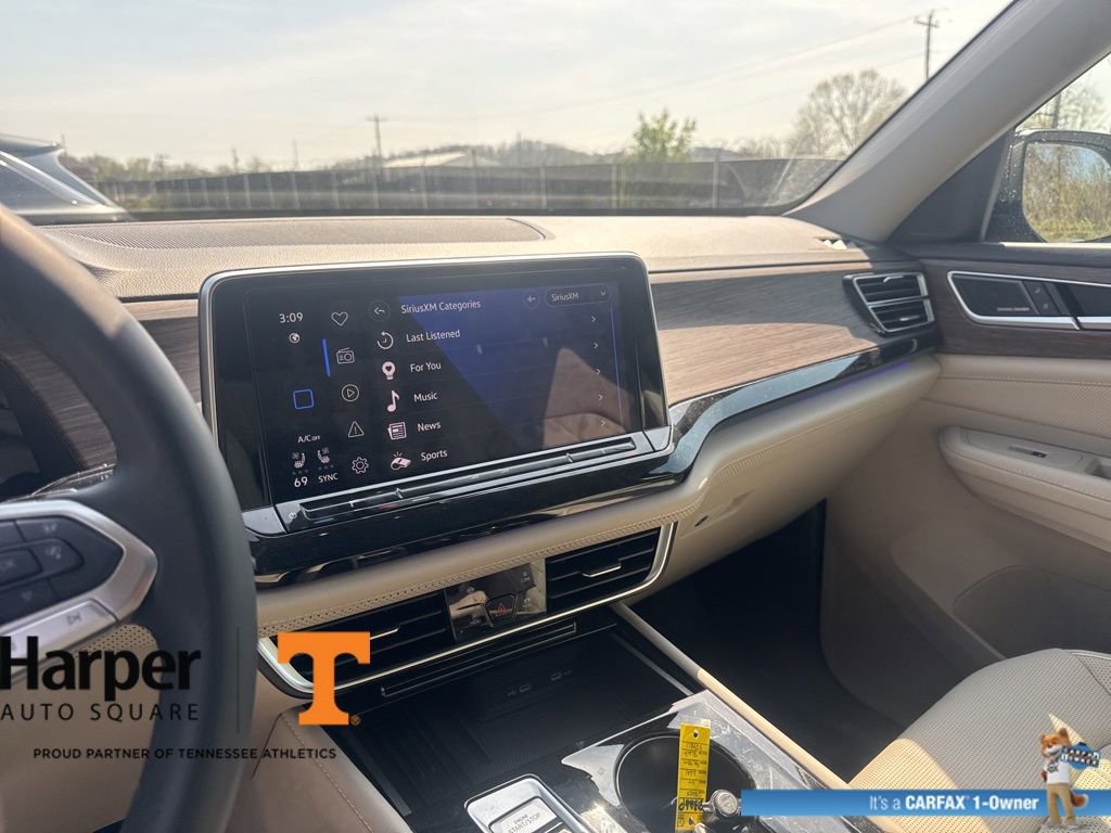 Used 2025 Volkswagen Atlas SEL Premium R-Line image 17