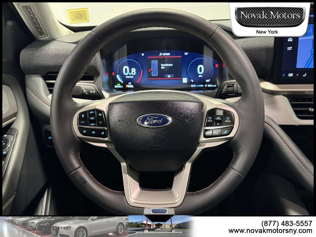 Used 2025 Ford Explorer Active AWD/4WD image 16