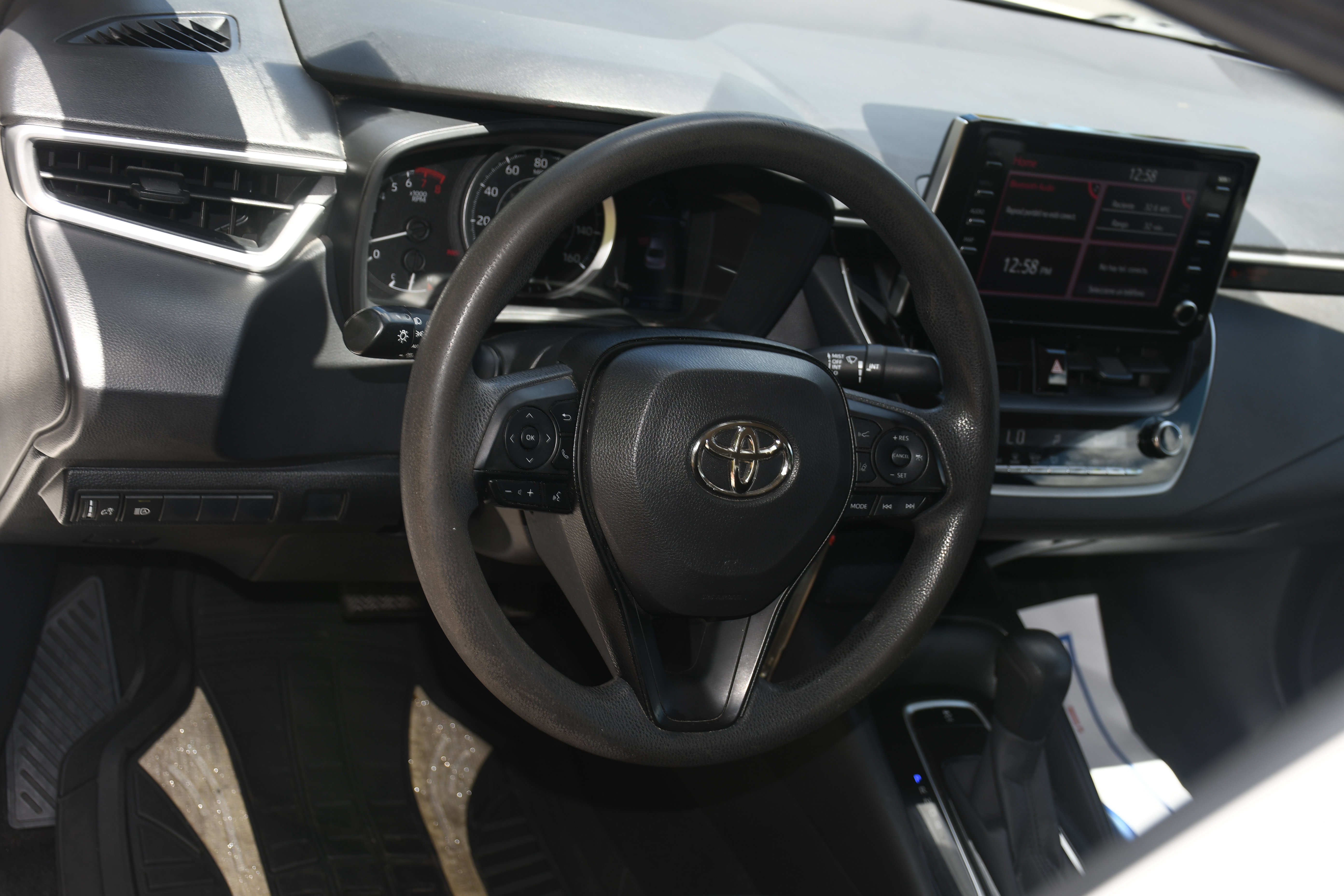 Used 2020 Toyota Corolla LE FWD image 8