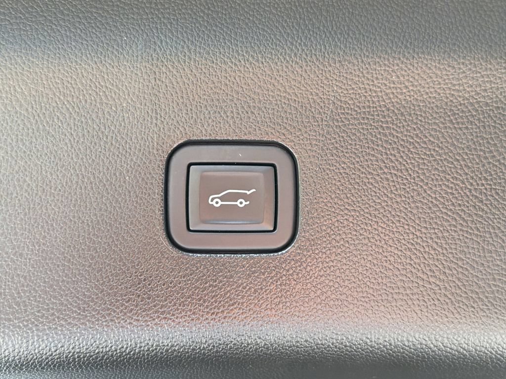 Used 2024 Buick Enclave Essence w/ Experience Buick Package AWD/4WD image 12