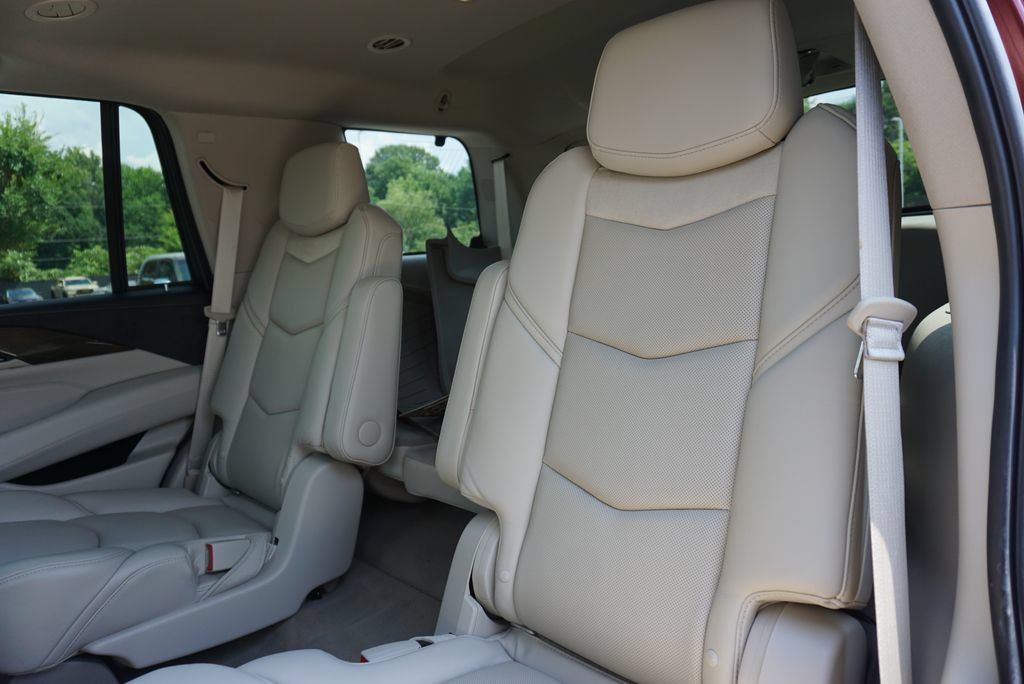 Used 2020 Cadillac Escalade Luxury AWD/4WD image 14