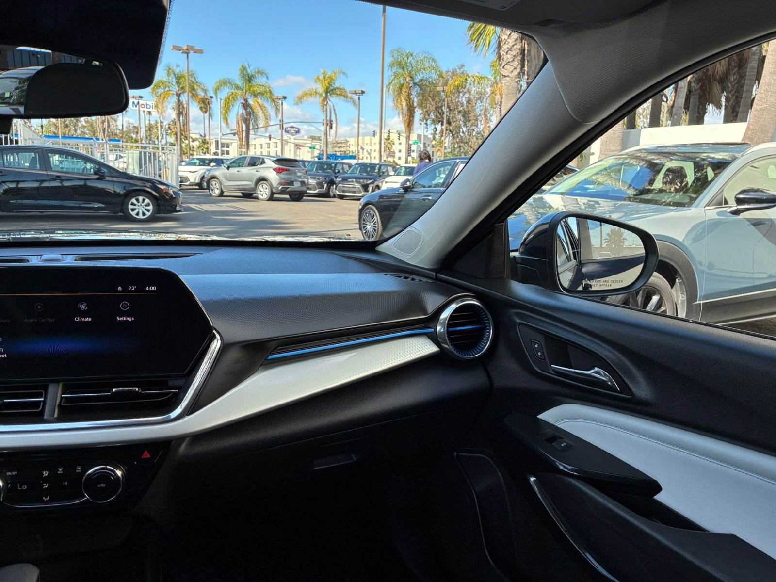 Used 2025 Chevrolet Trax LT image 34