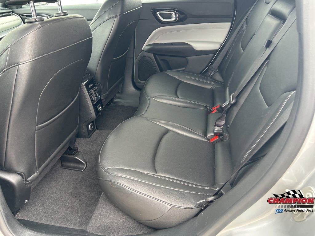 Used 2025 Jeep Compass Limited image 10