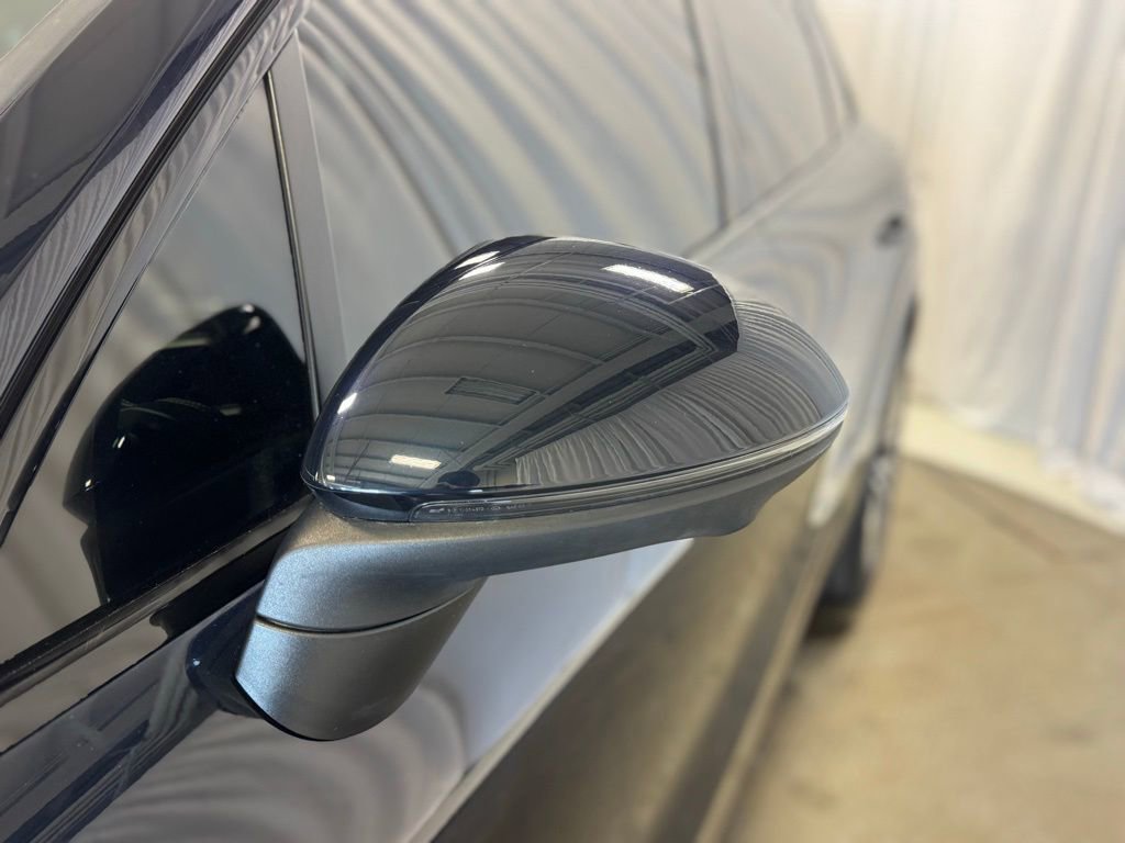 Certified 2023 Porsche Cayenne Platinum Edition image 48