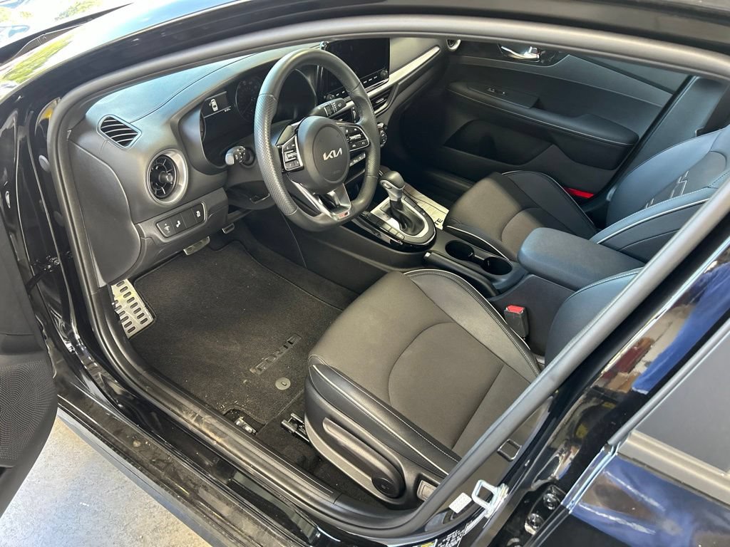 Used 2022 Kia Forte GT-Line FWD image 3