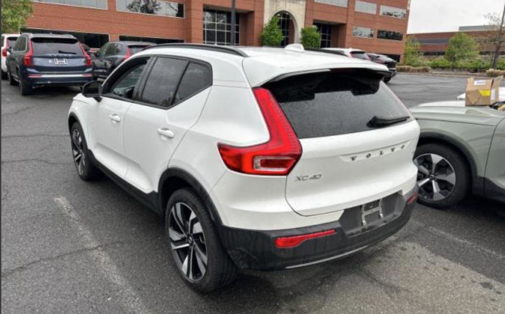 Certified 2023 Volvo XC40 B5 Plus w/ Protection Package Premier AWD/4WD image 6