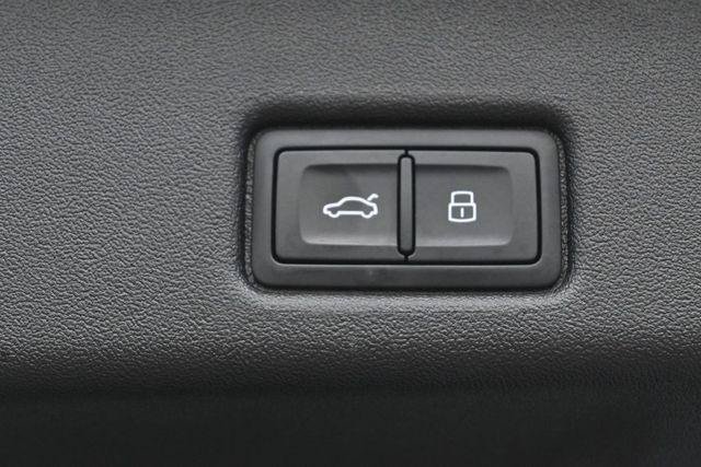 Used 2025 Audi Q5 Premium w/ Convenience Package AWD/4WD image 33