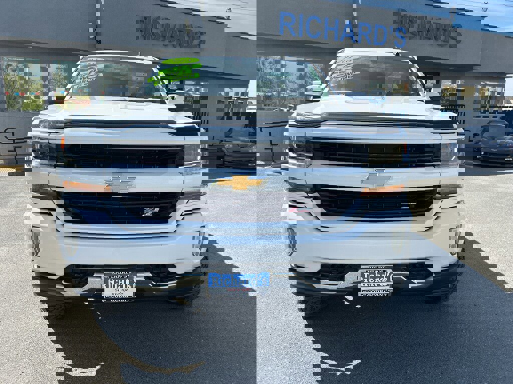 Used 2018 Chevrolet Silverado 1500 LT w/ All Star Edition image 2