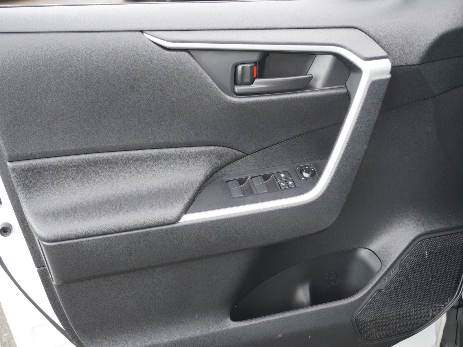 Used 2024 Toyota RAV4 LE AWD/4WD image 18