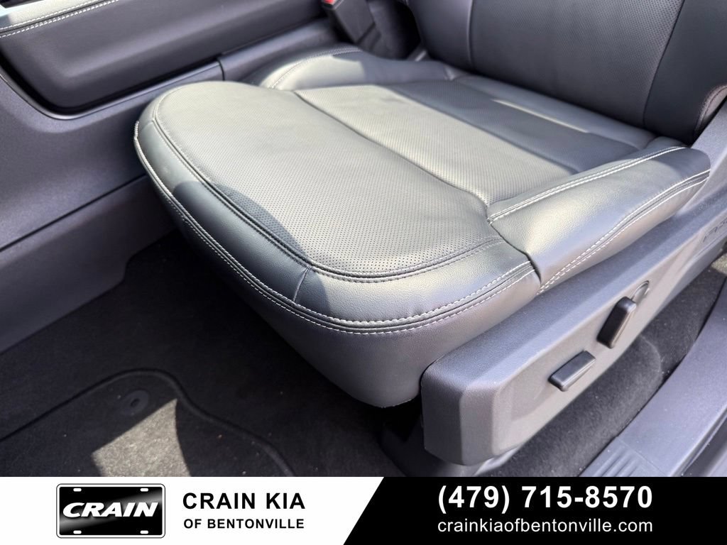 Used 2026 Ford Expedition Platinum w/ Stealth Performance Package AWD/4WD image 24