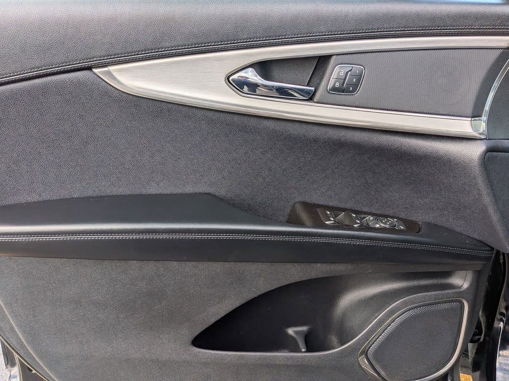 Used 2016 Lincoln MKX Premiere image 9