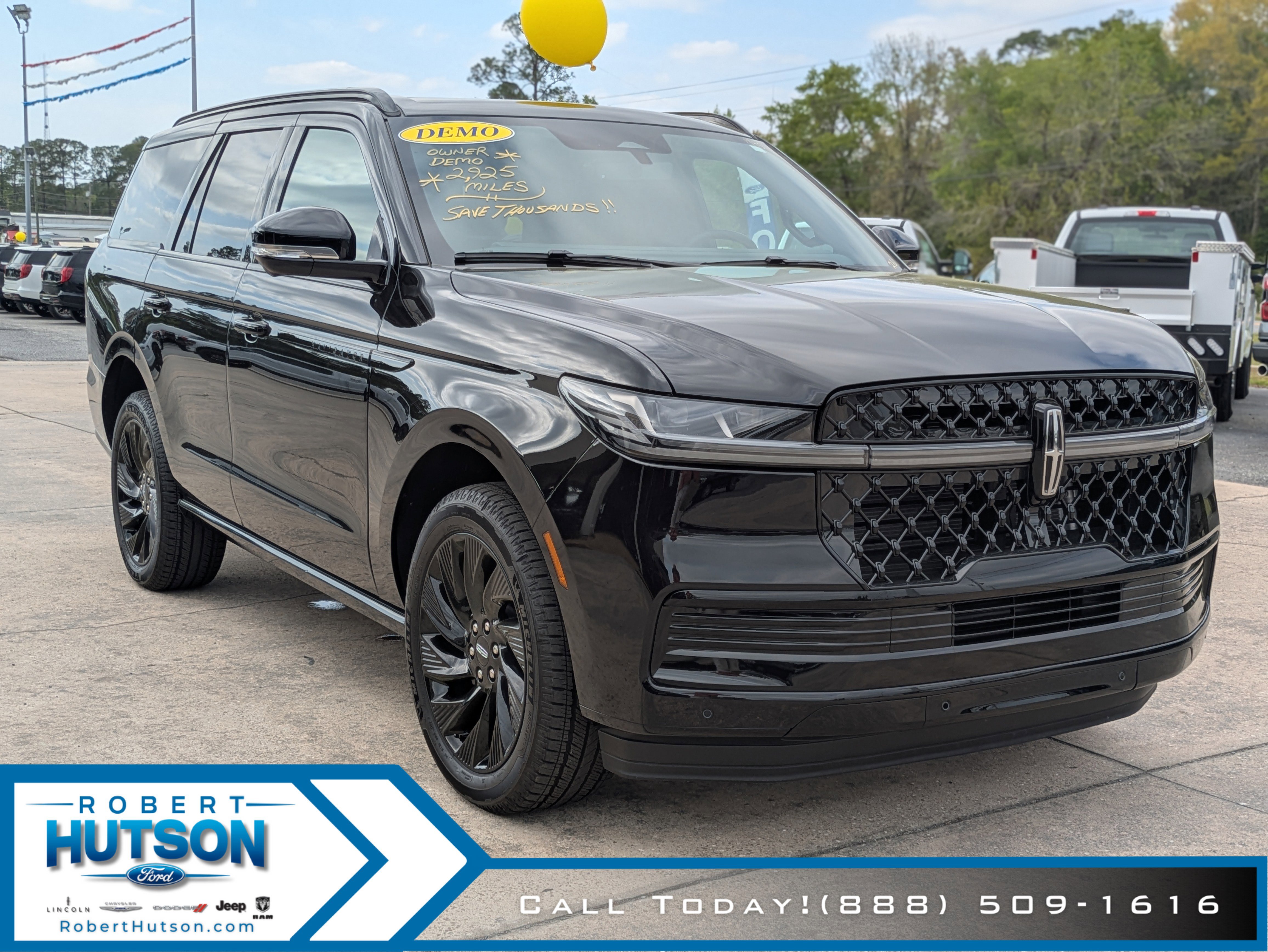 New 2026 Lincoln Navigator Reserve w/ Jet Appearance Package image 4