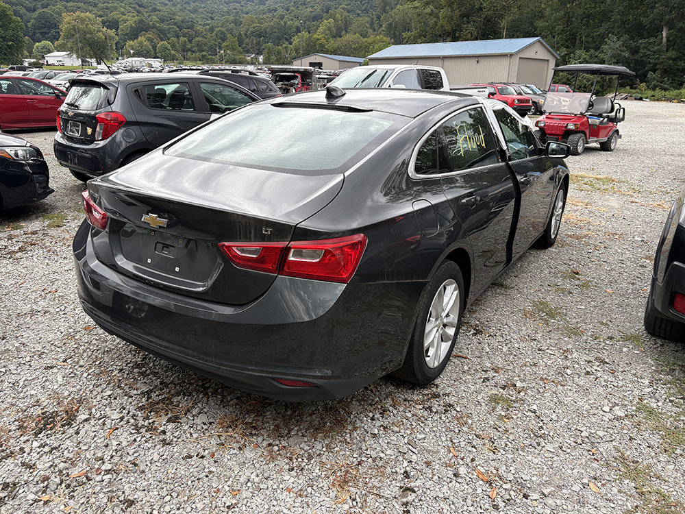 Used 2017 Chevrolet Malibu LT FWD image 3