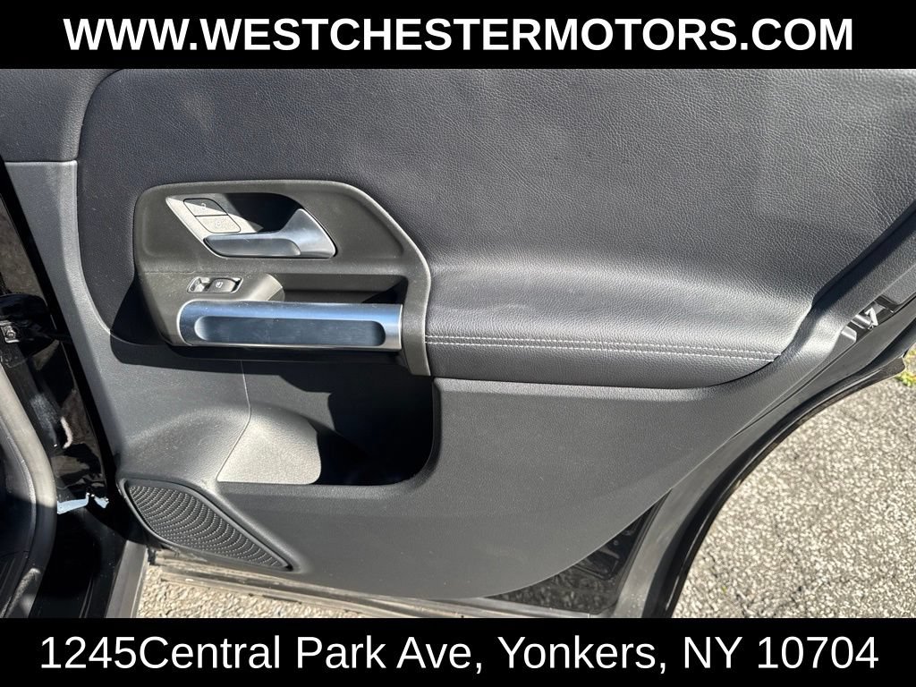 Used 2021 Mercedes-Benz GLB 250 4MATIC w/ Premium Package image 17