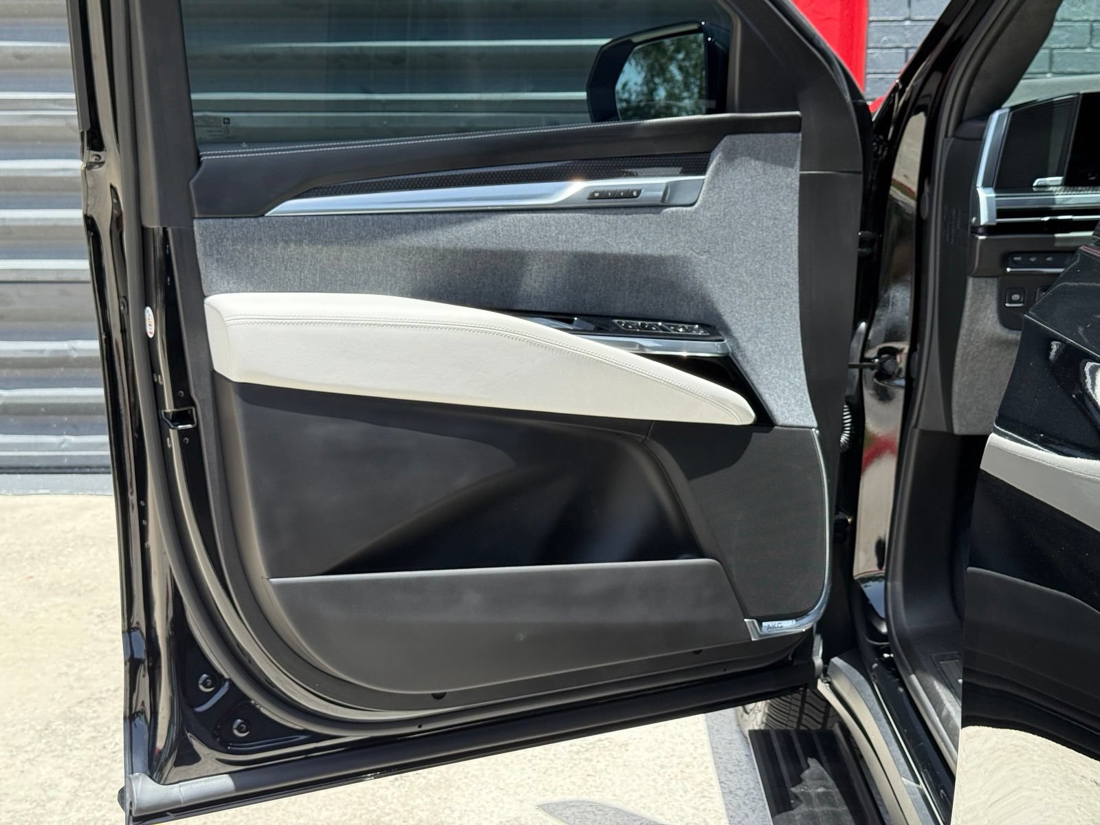 Used 2025 Cadillac Escalade V AWD/4WD image 18