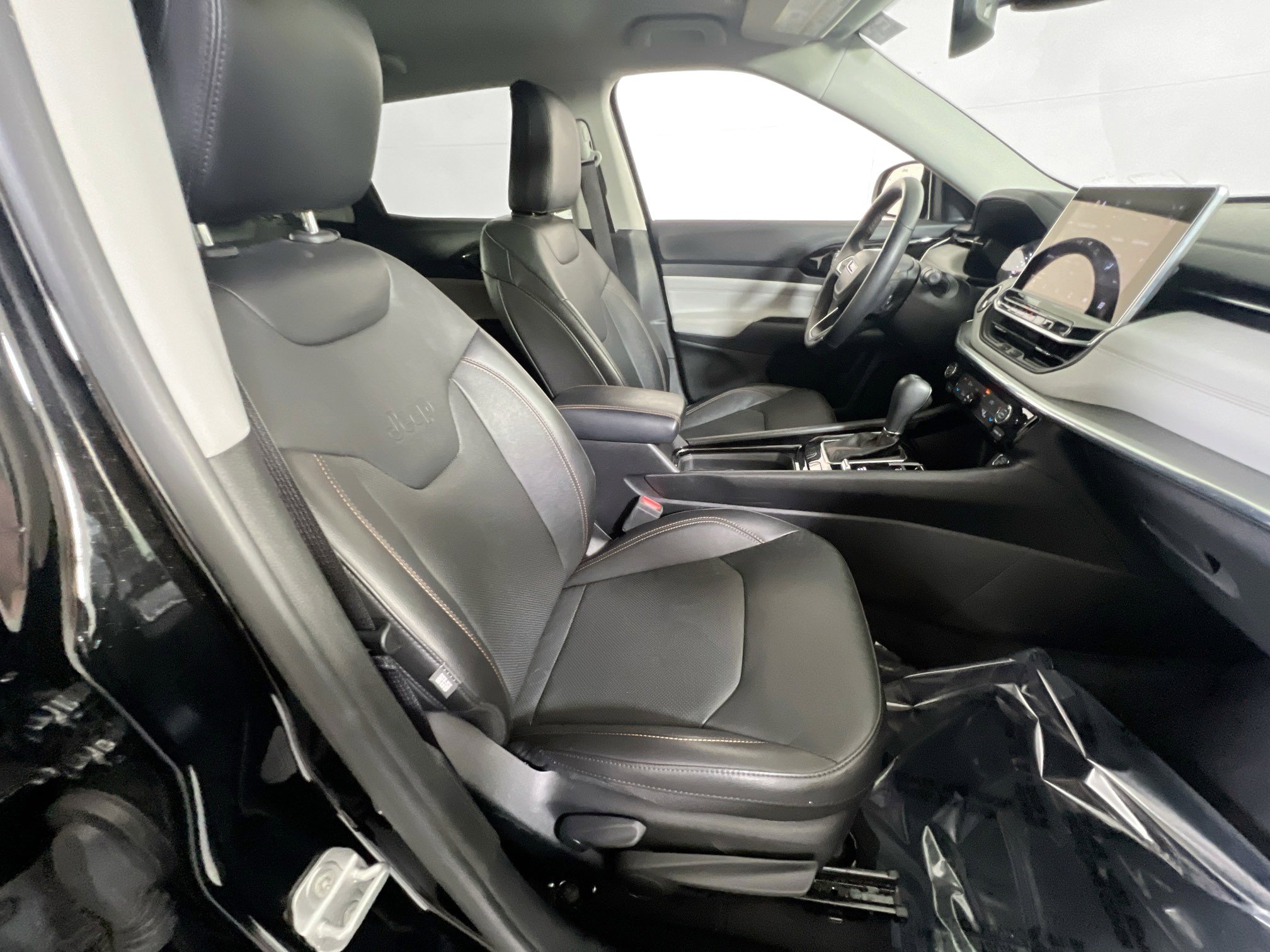 Used 2022 Jeep Compass Limited image 25