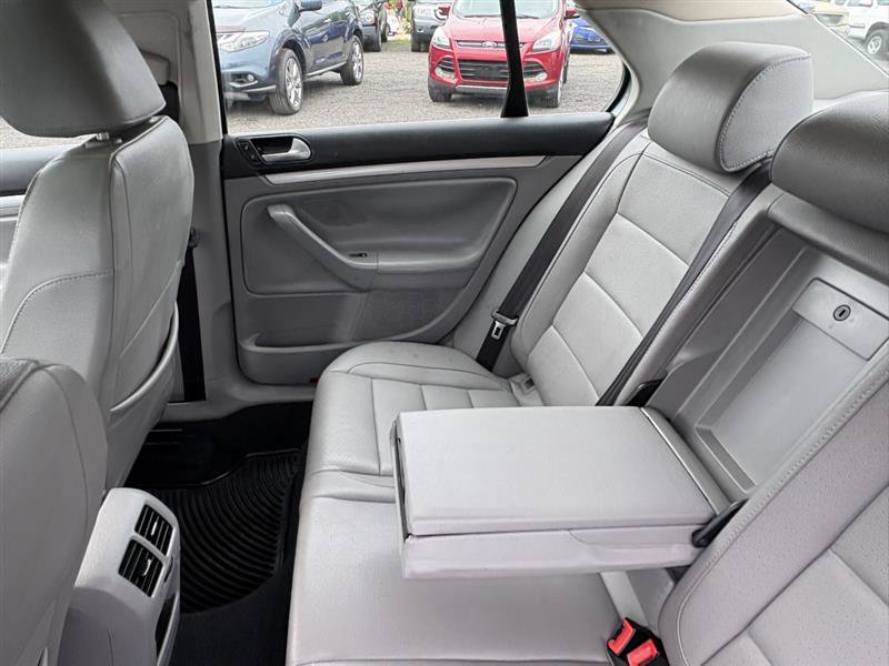 Used 2007 Volkswagen Jetta Wolfsburg Edition FWD image 12