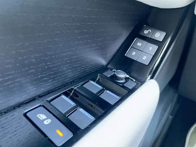 Used 2020 Land Rover Range Rover Velar R-Dynamic S image 27