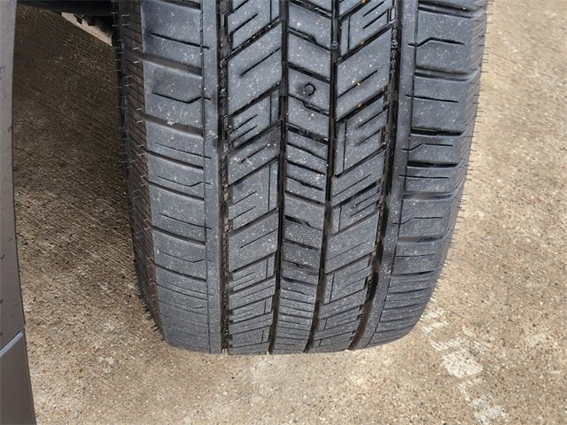 Used 2023 Chevrolet Traverse RS FWD image 18