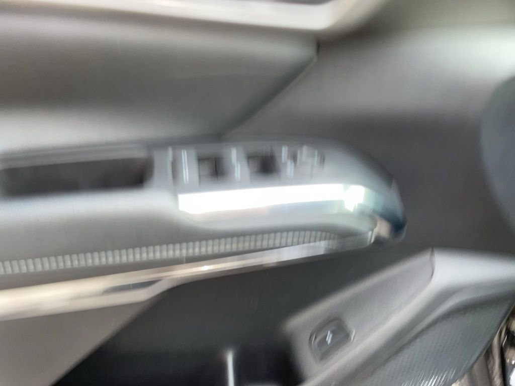 Used 2025 Chevrolet Traverse LT image 18