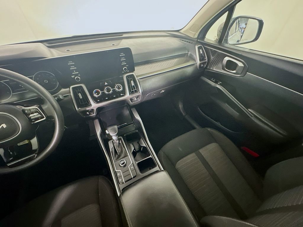 Used 2022 Kia Sorento LX image 11