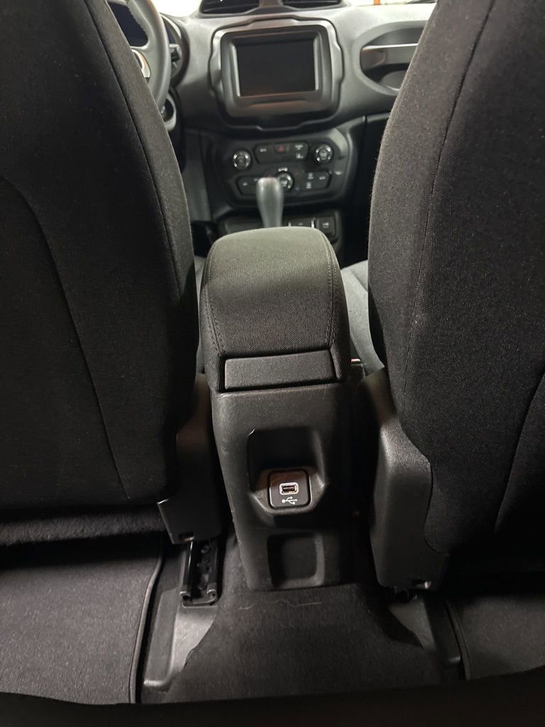 Used 2021 Jeep Renegade Latitude AWD/4WD image 19
