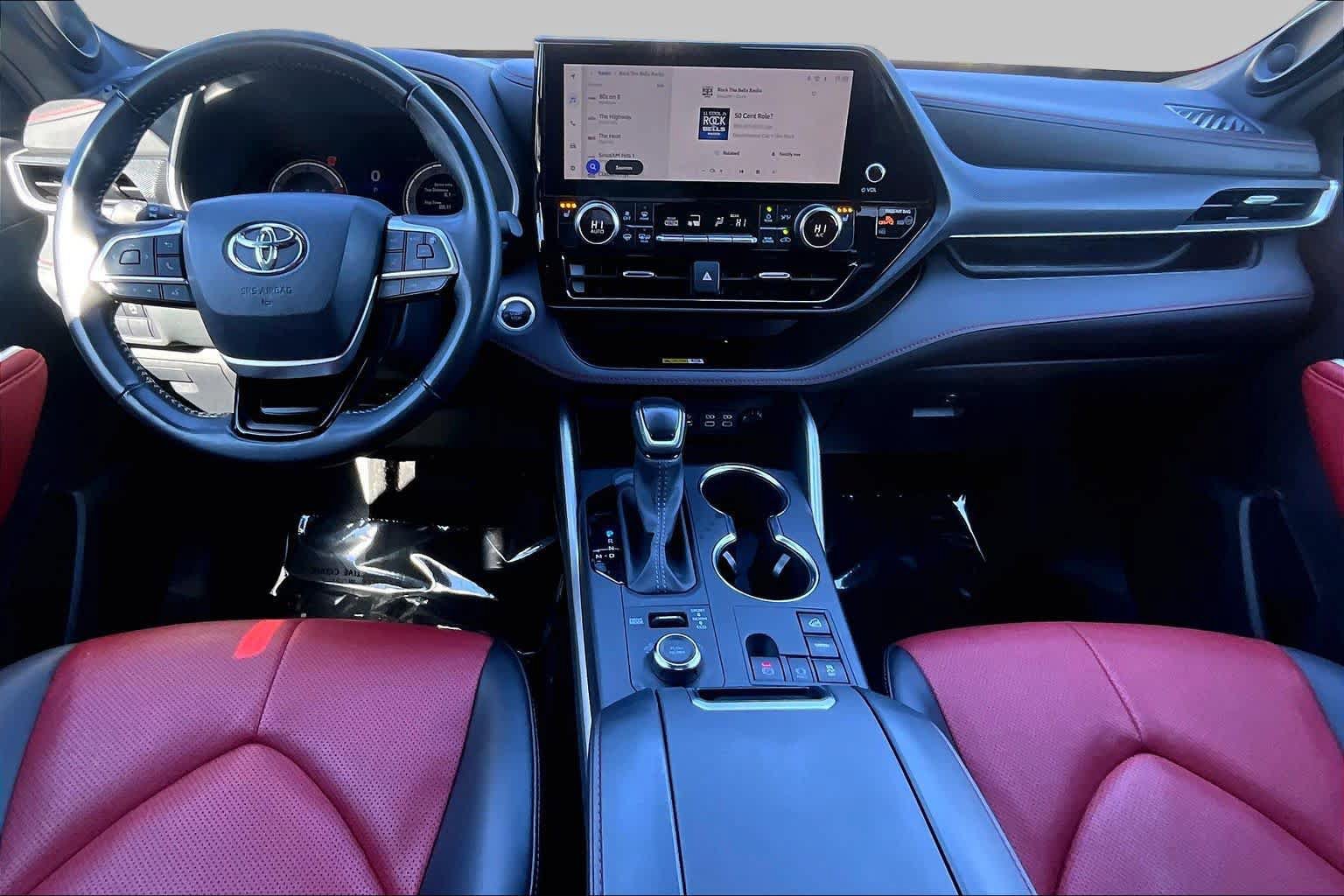 Used 2025 Toyota Highlander XSE AWD/4WD image 16