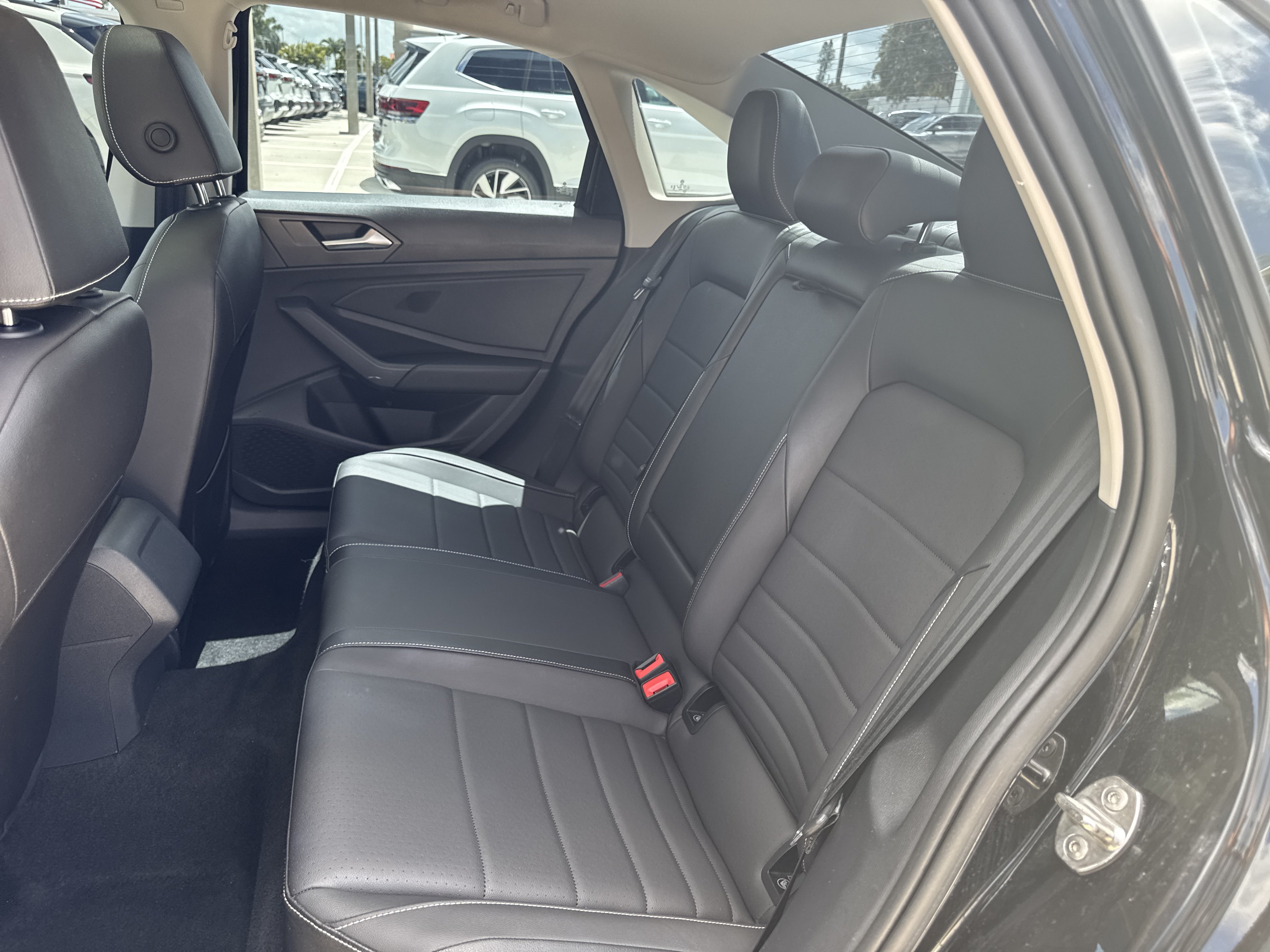 Certified 2023 Volkswagen Jetta SE w/ Panoramic Sunroof Package FWD image 16