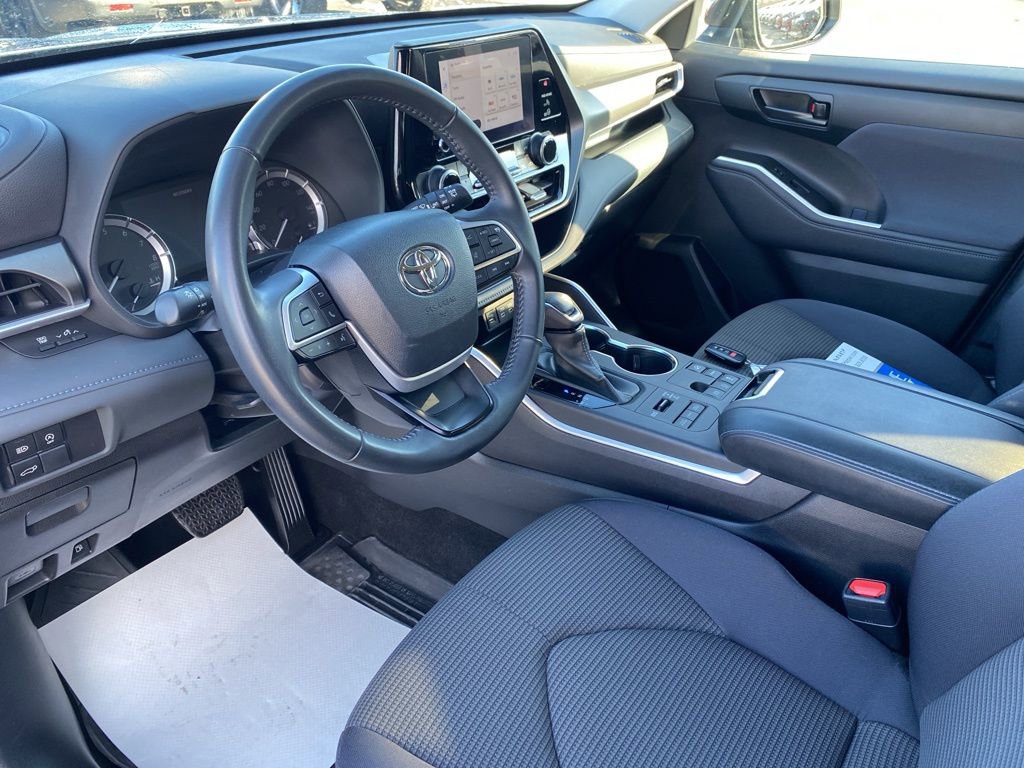 Used 2023 Toyota Highlander LE image 23