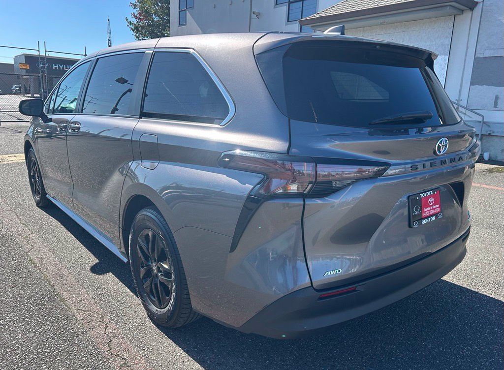 Certified 2024 Toyota Sienna LE AWD/4WD image 7