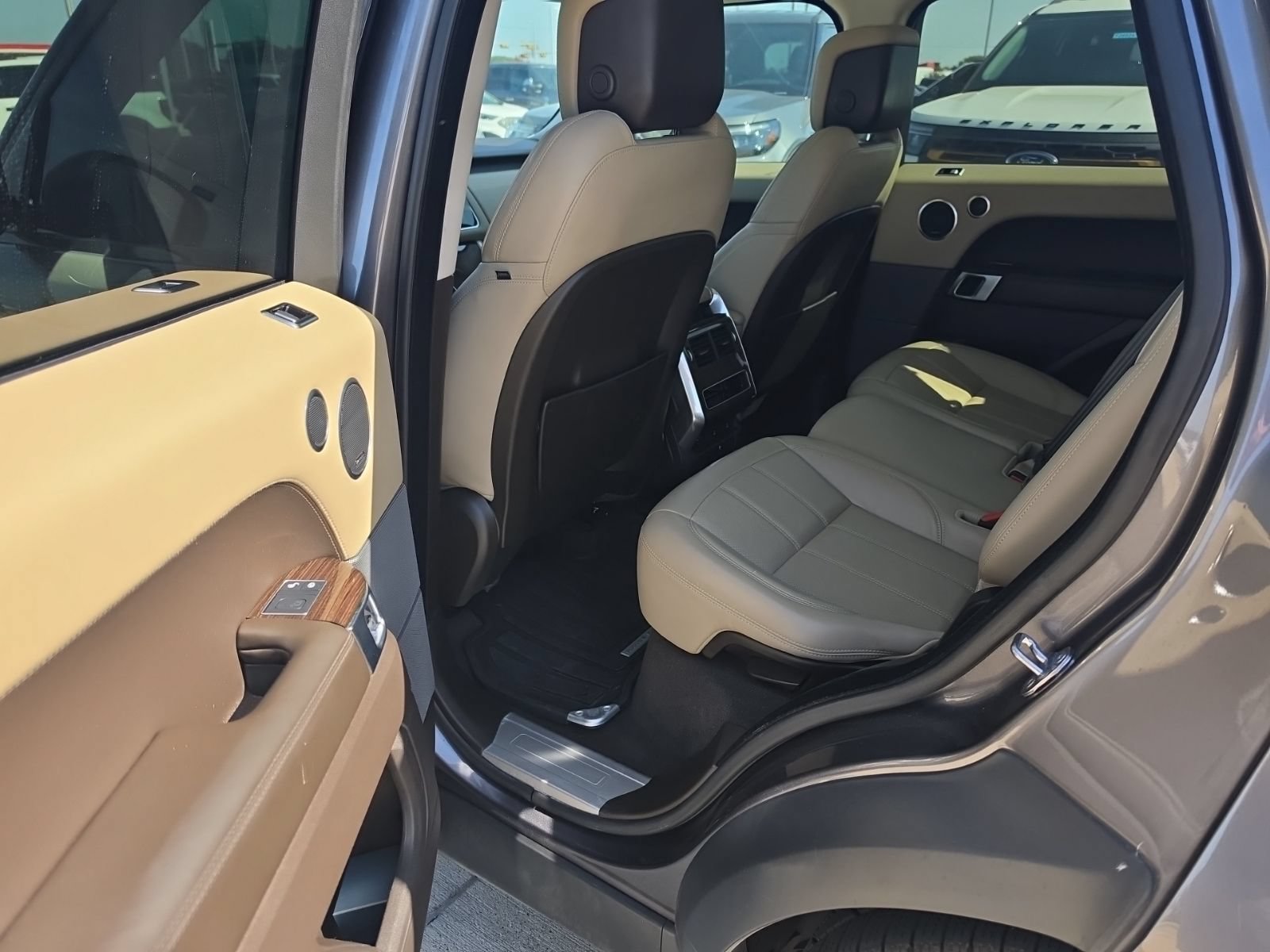 Used 2018 Land Rover Range Rover Sport HSE AWD/4WD image 16