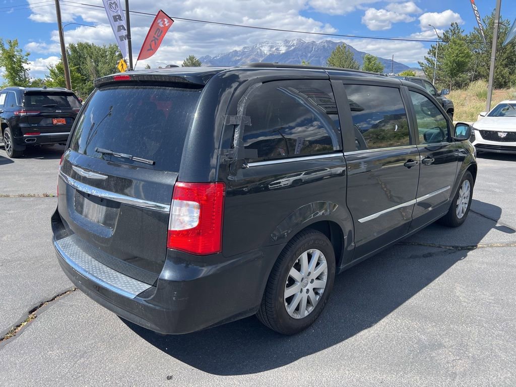 Used 2016 Chrysler Town & Country Touring FWD image 8