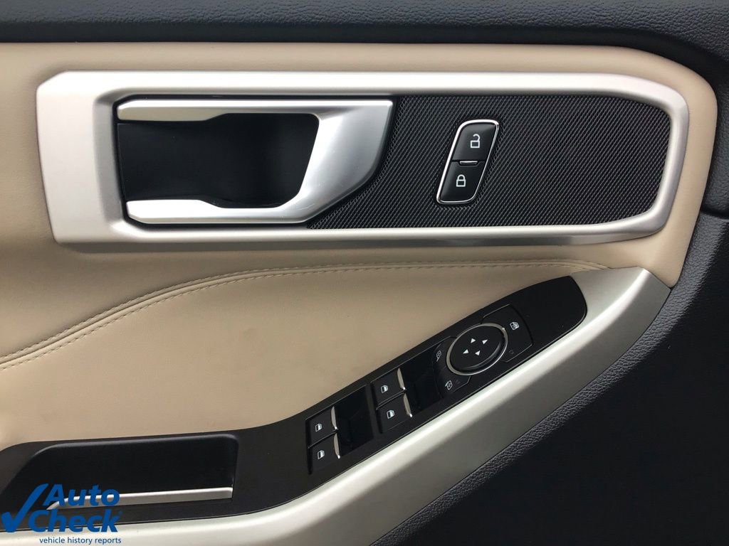 Used 2021 Ford Explorer XLT image 28