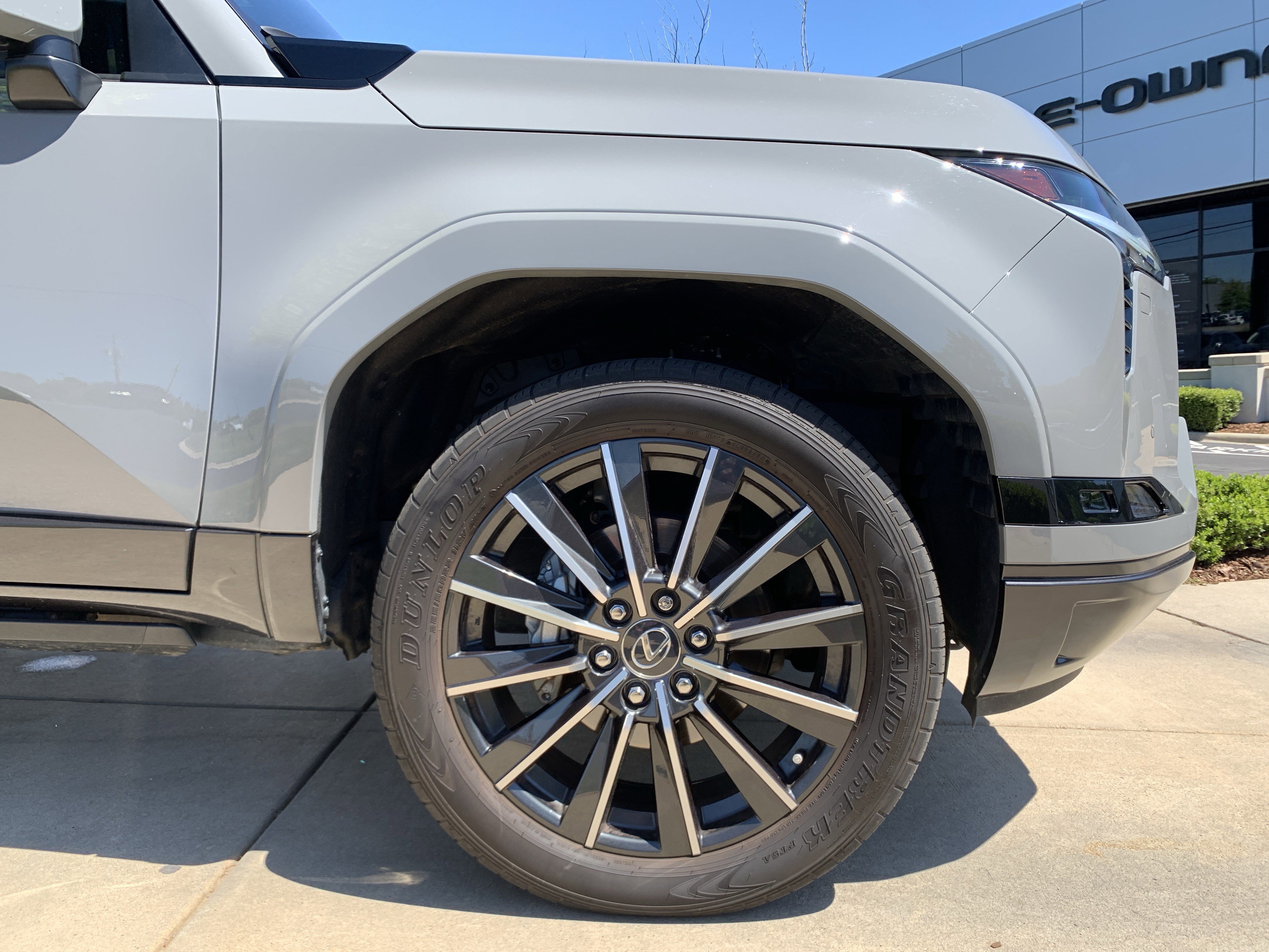Used 2024 Lexus GX 550 w/ Accessory Package (Z1) AWD/4WD image 13