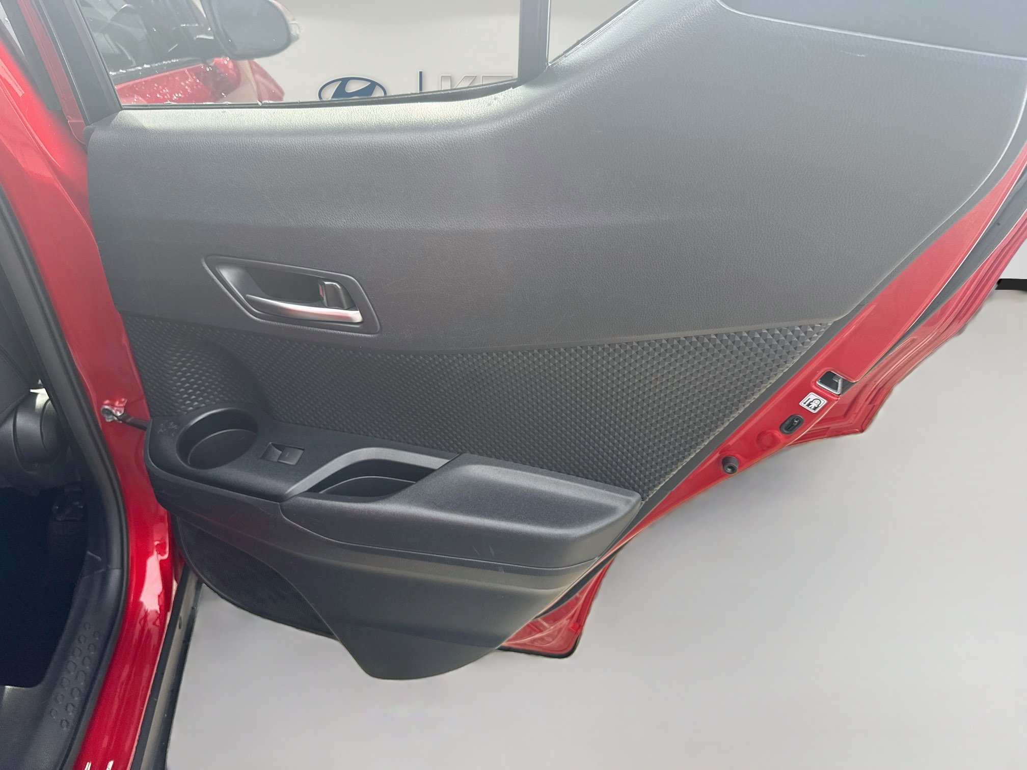 Used 2021 Toyota C-HR XLE FWD image 27