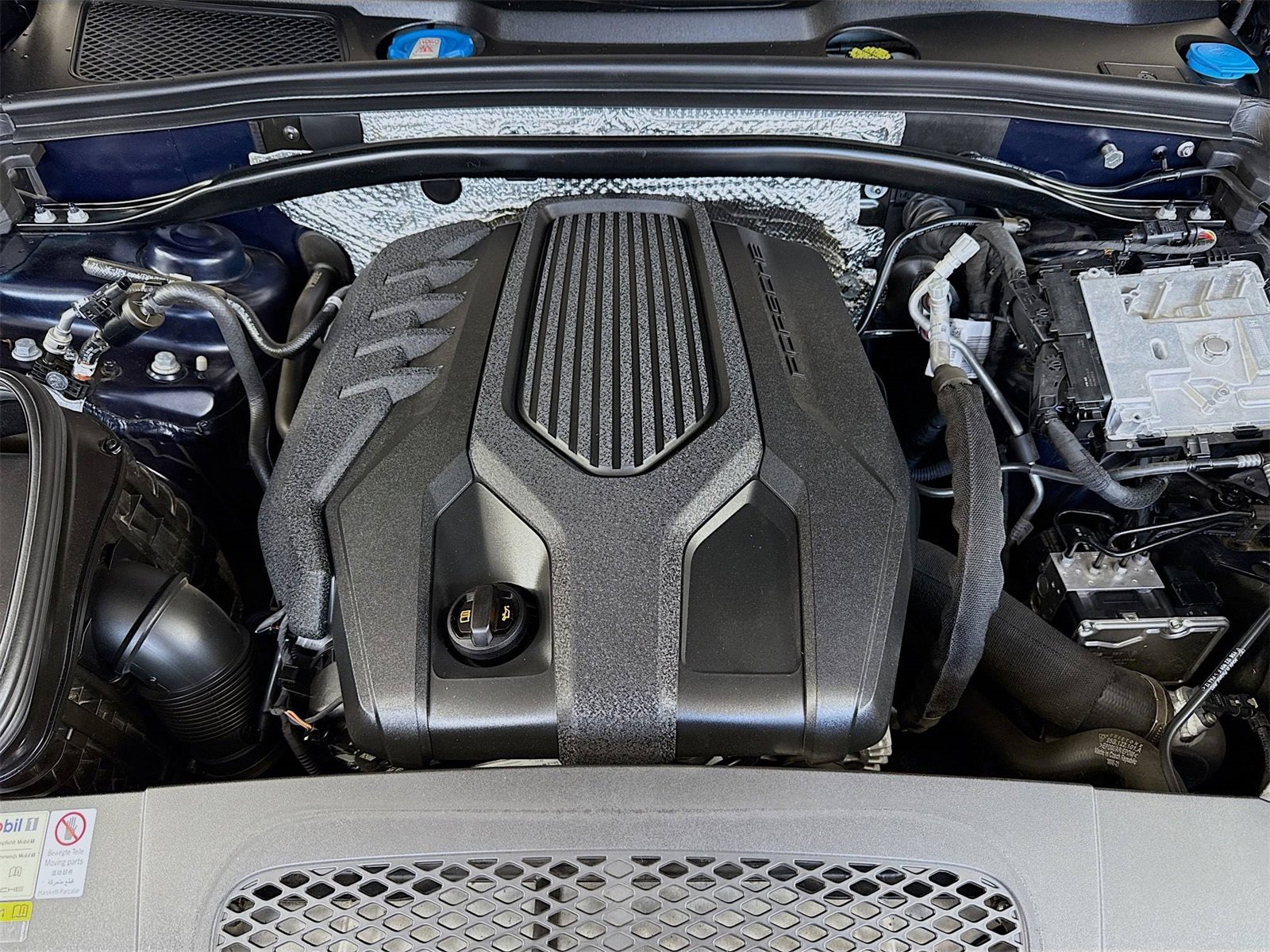 Used 2022 Porsche Macan image 24