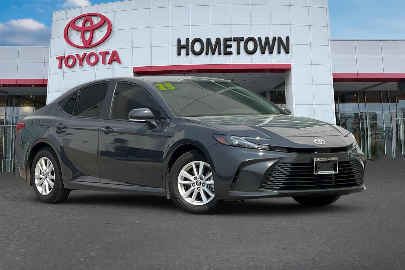 Used 2025 Toyota Camry LE w/ Convenience Package AWD/4WD image 2