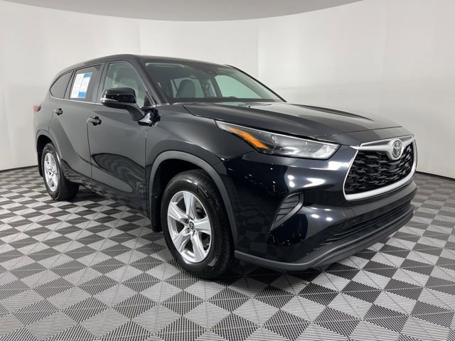 Used 2023 Toyota Highlander L image 2
