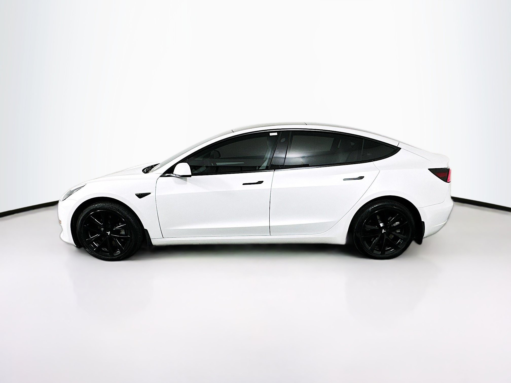 Used 2023 Tesla Model 3 Standard Range RWD image 4