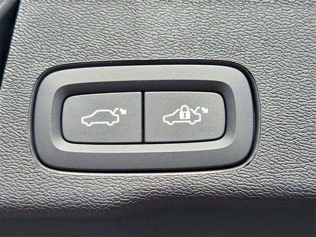 New 2026 Volvo XC60 B5 Plus w/ Protection Package Premier image 23