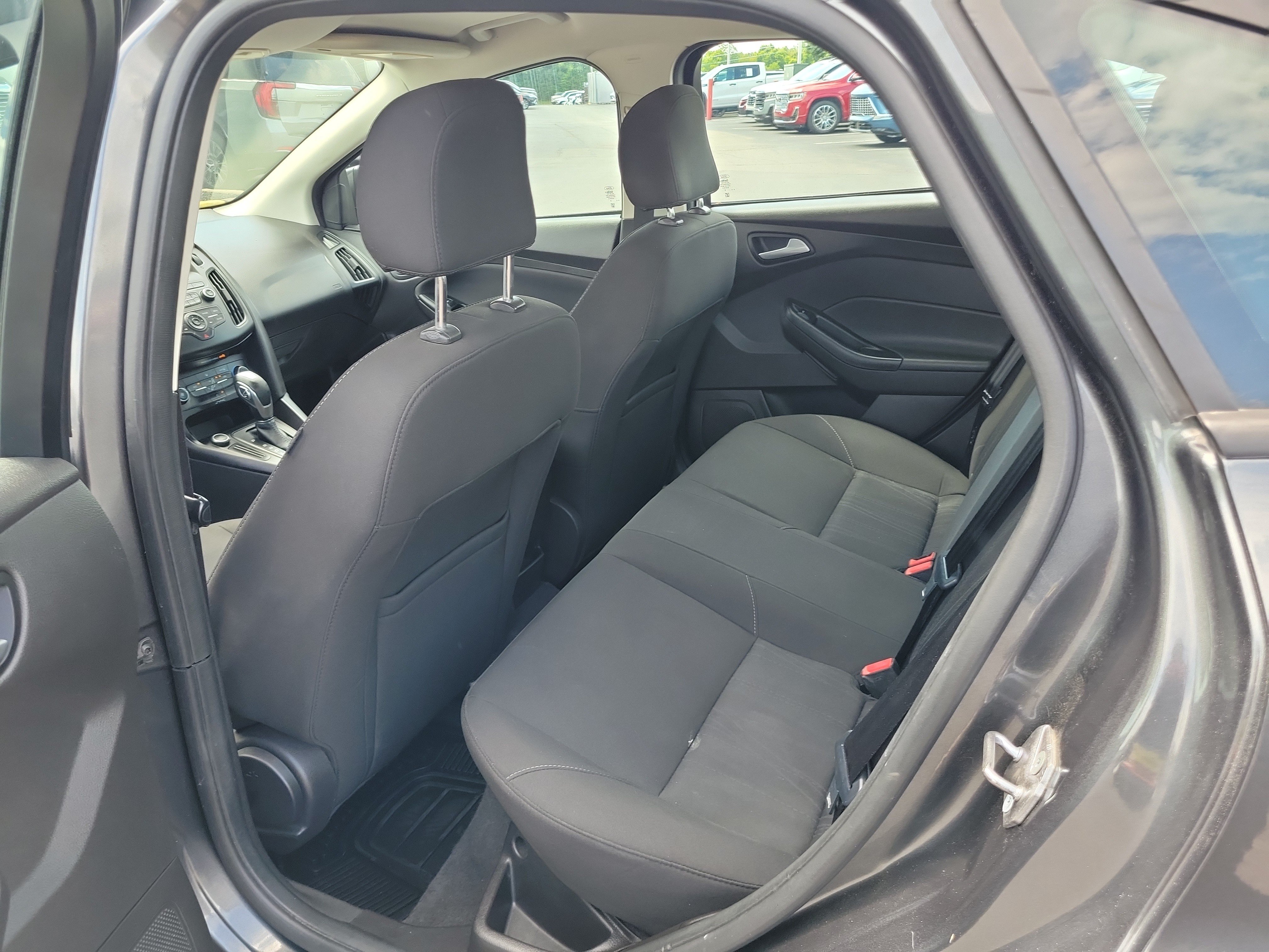 Used 2016 Ford Focus SE w/ Reverse Sensing Package FWD image 12