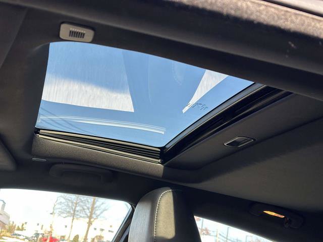 Used 2017 Dodge Charger SXT w/ Plus Group RWD image 13