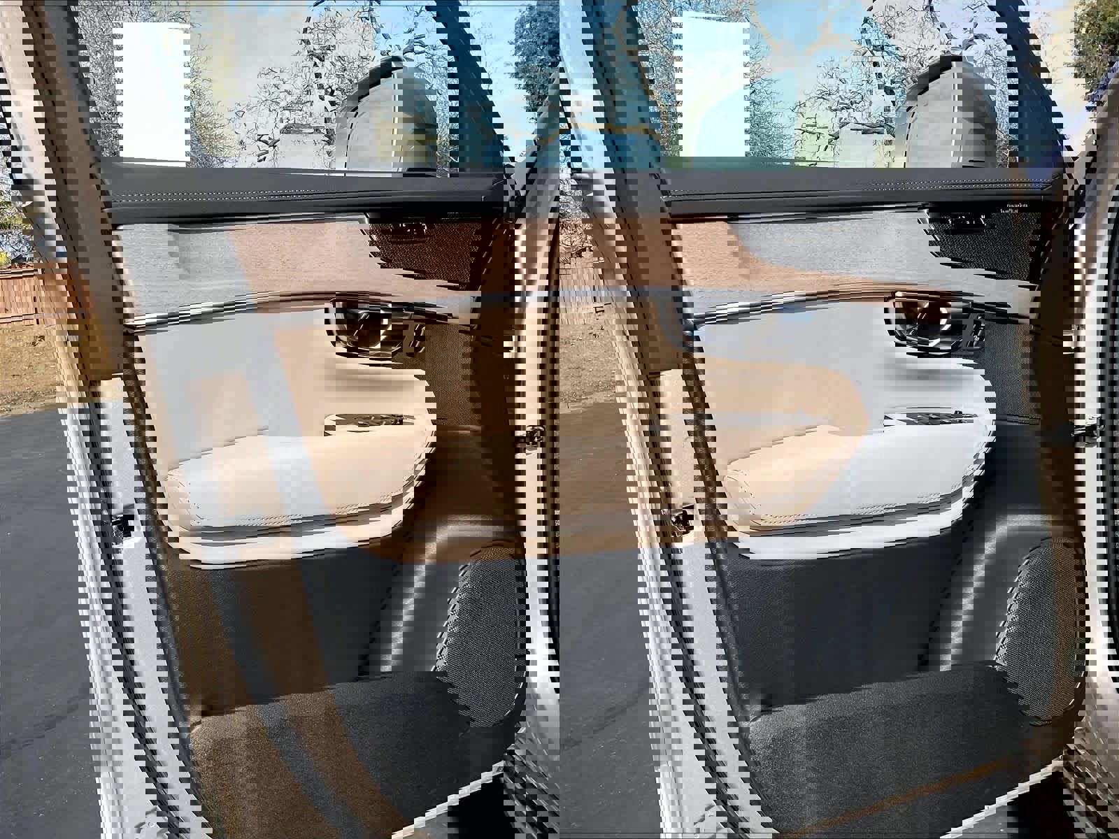 New 2026 Volvo XC90 T8 Plus w/ Protection Package Premier image 24