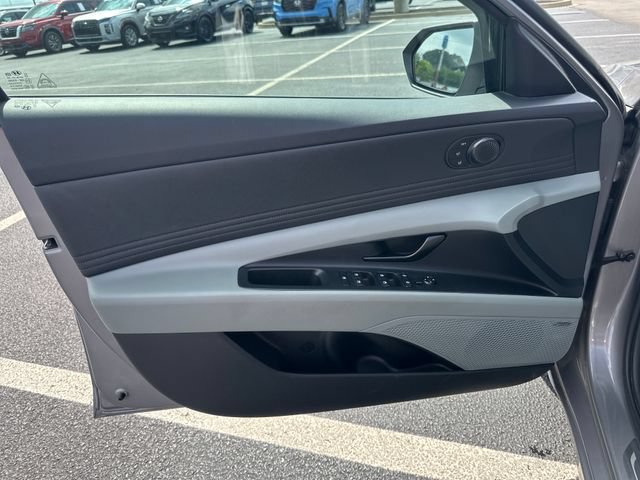 Used 2024 Hyundai Elantra Limited FWD image 12