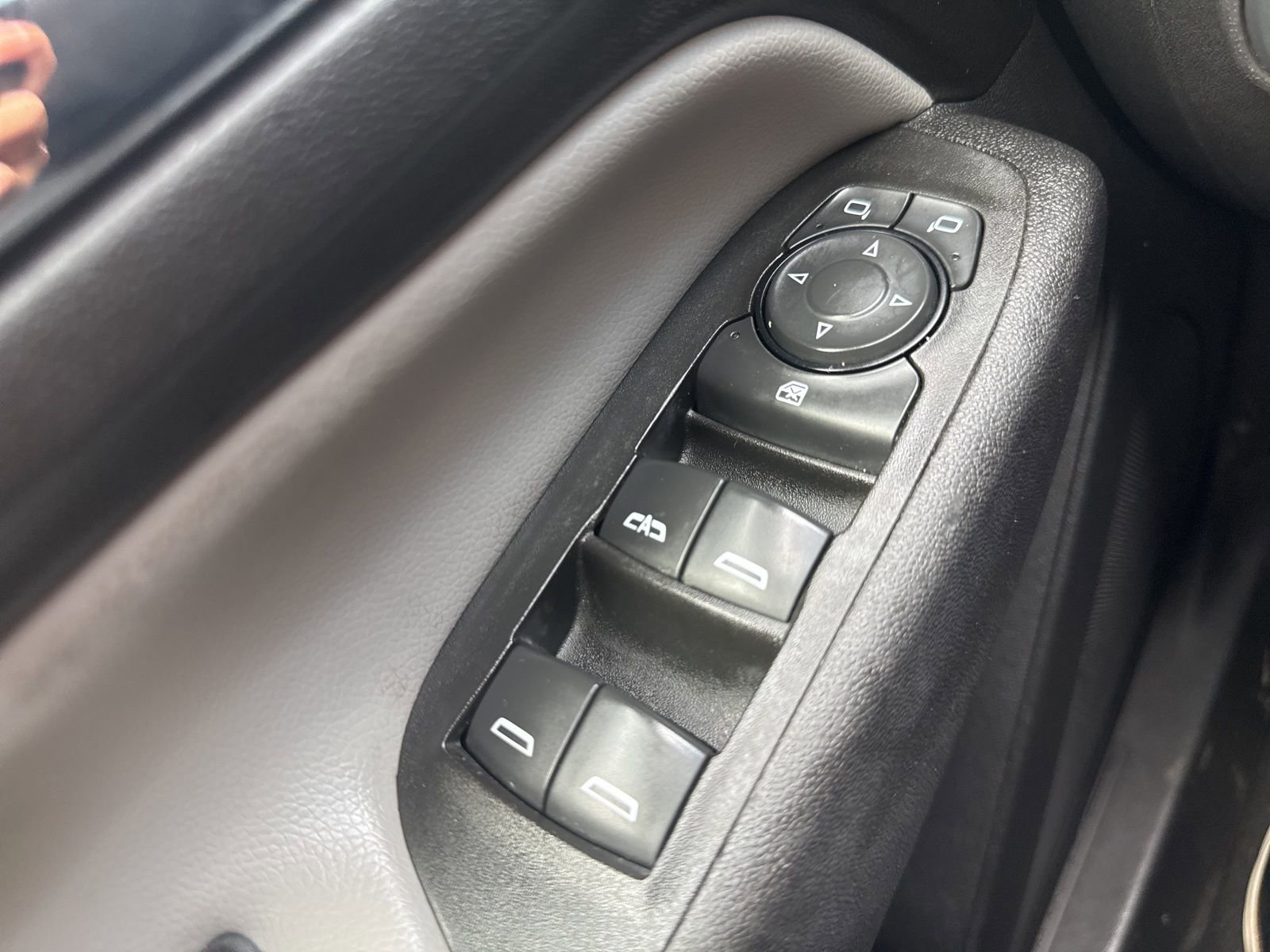 Used 2020 Chevrolet Equinox LS FWD image 35