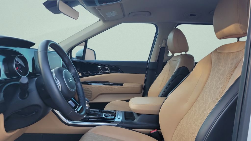 Used 2024 Kia Carnival EX FWD image 17