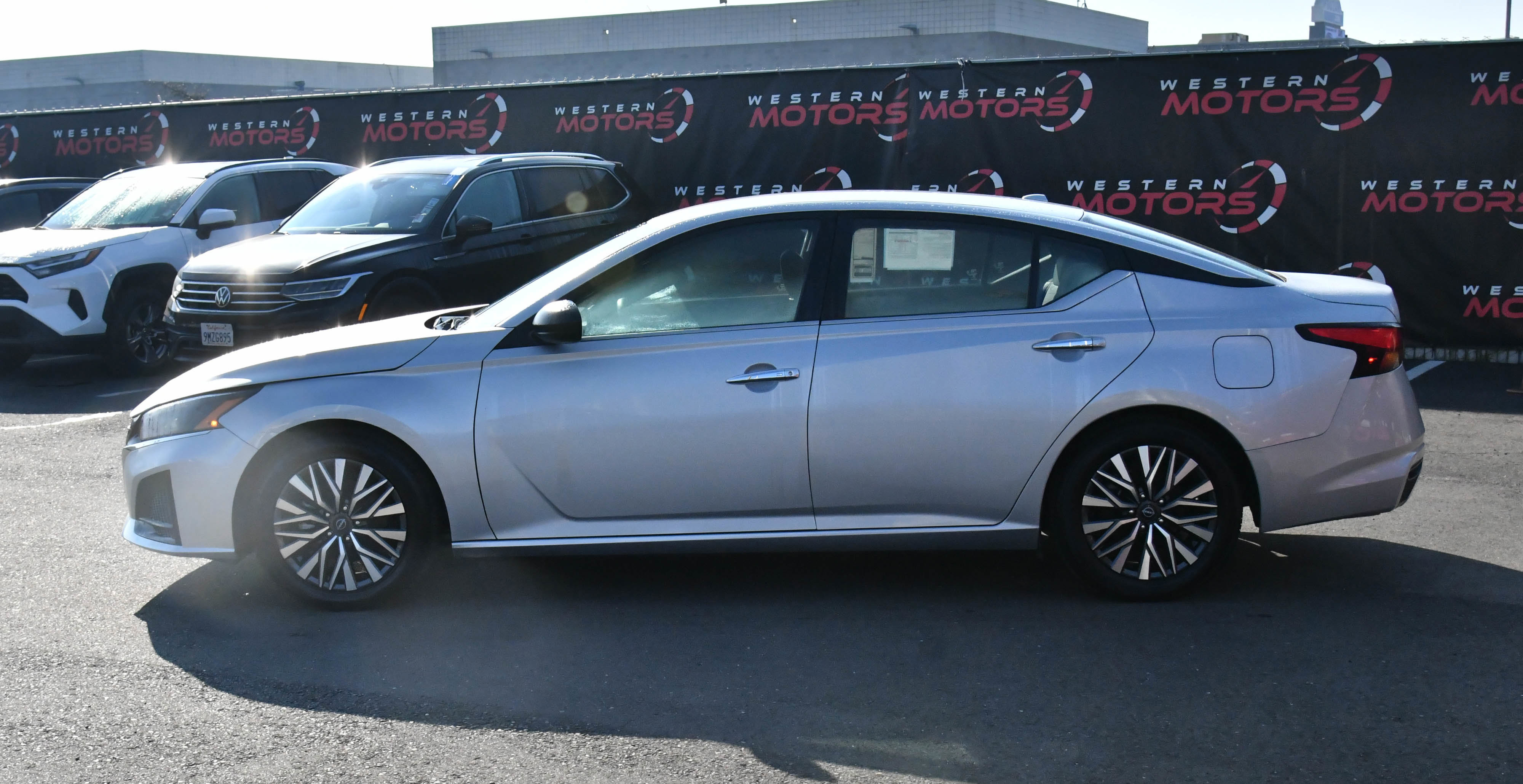Used 2024 Nissan Altima 2.5 SV image 4
